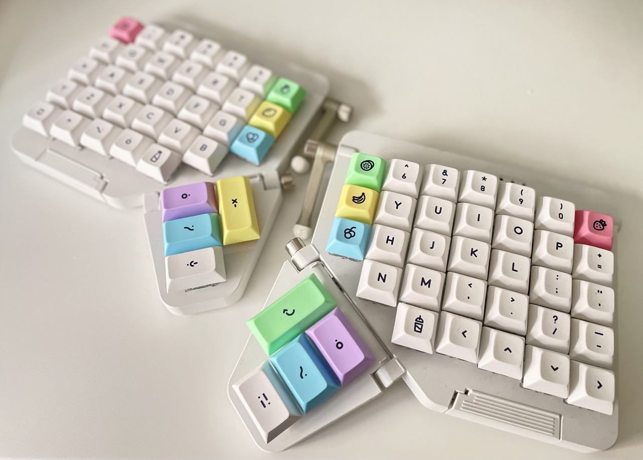 An image of the ZSA Moonlander with custom keycaps